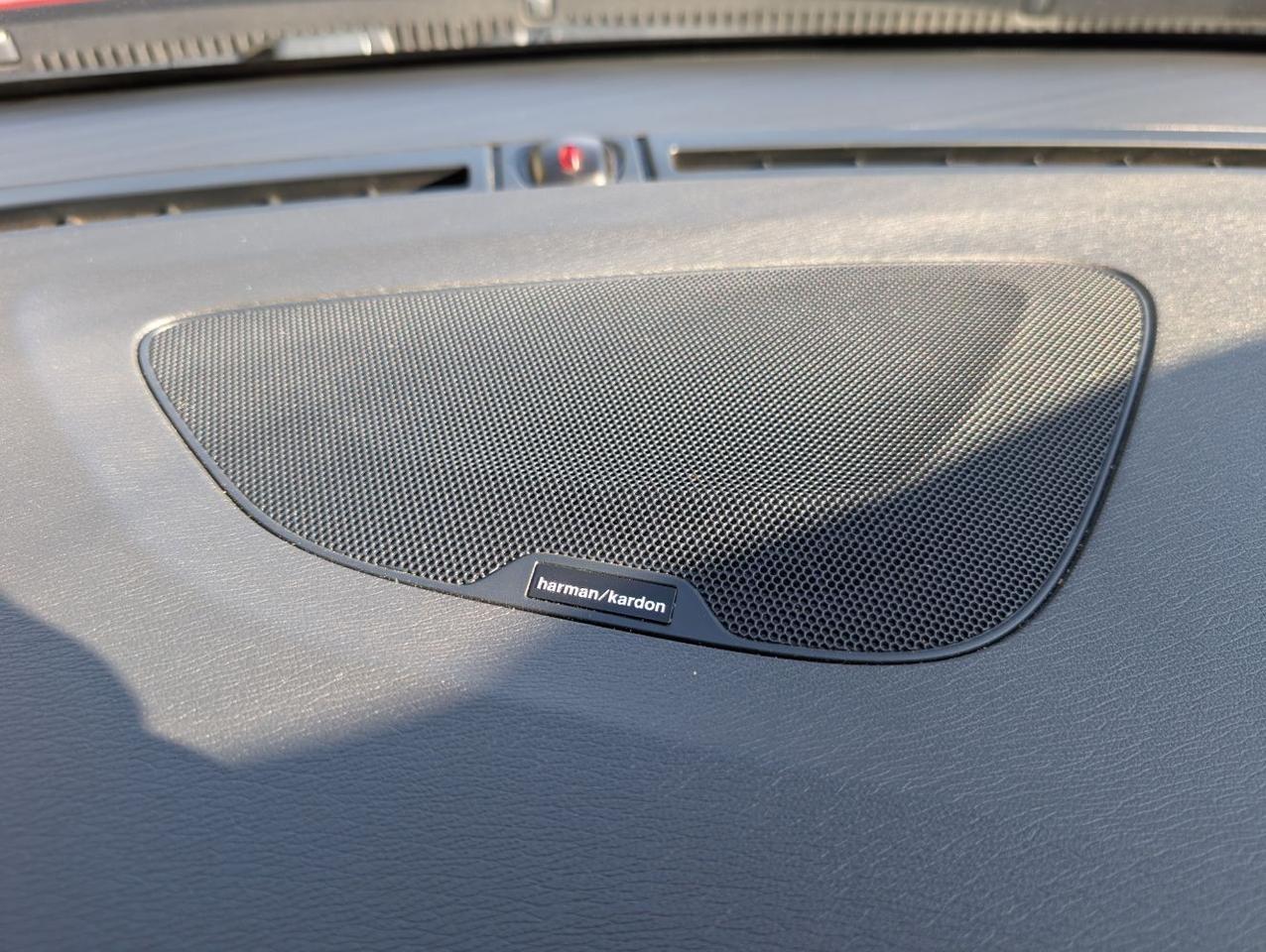 2015 Volvo V60 T6 AWD R-Design Platinum | 325hp, HK Premium Audio, Adaptive Cruise, Active Xenon & Heated Seats Portland OR