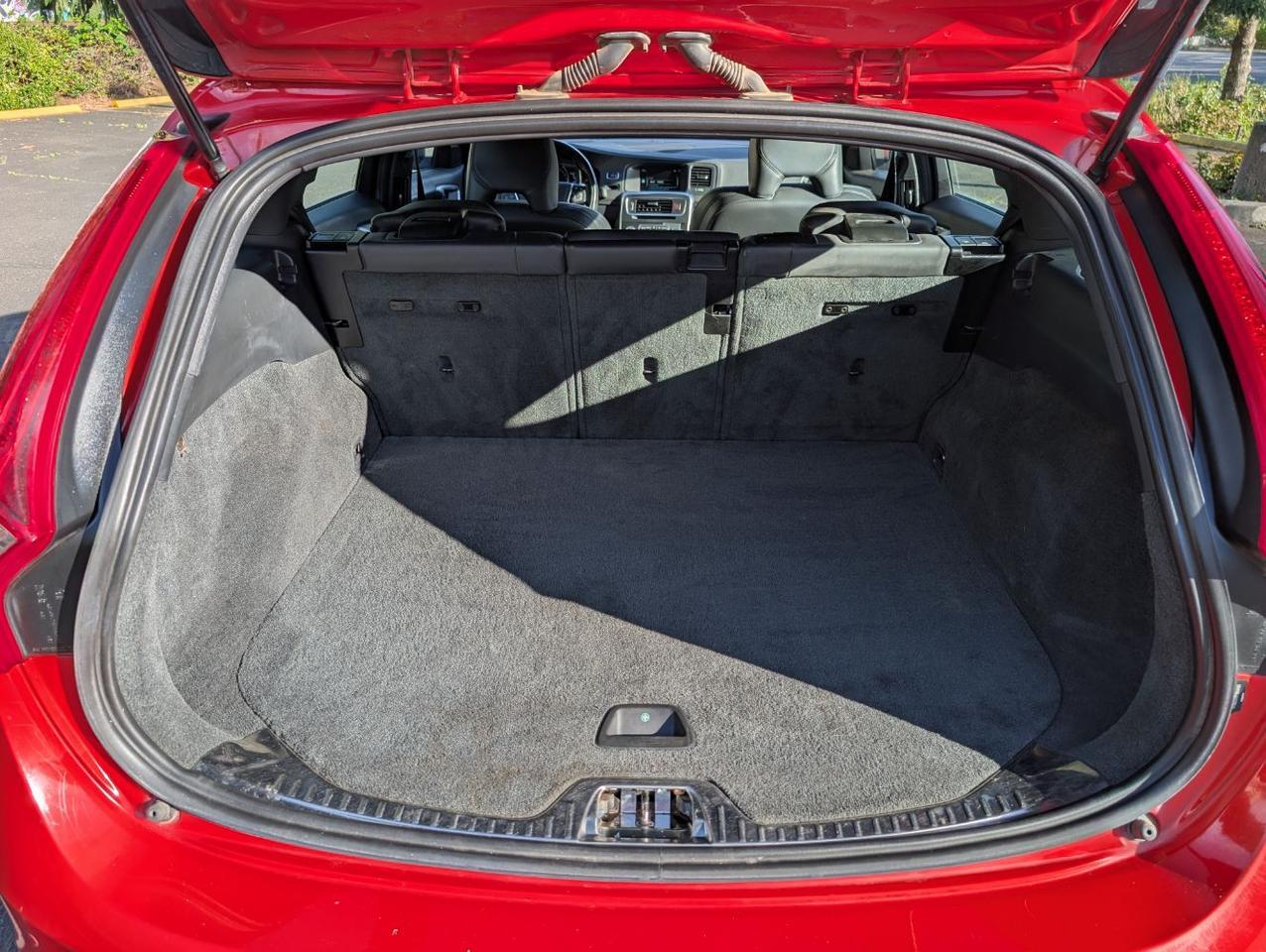 2015 Volvo V60 T6 AWD R-Design Platinum | 325hp, HK Premium Audio, Adaptive Cruise, Active Xenon & Heated Seats Portland OR