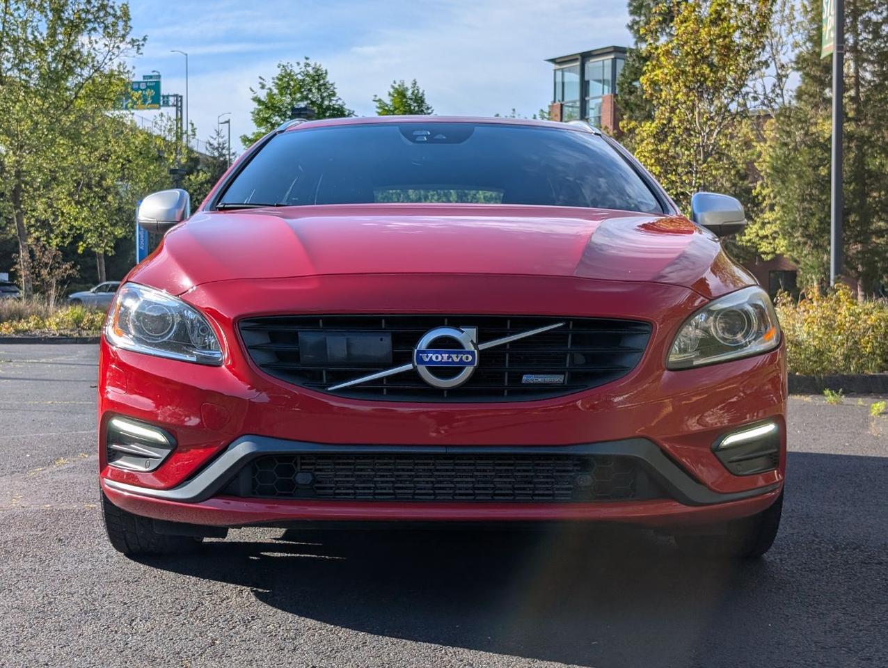 2015 Volvo V60 T6 AWD R-Design Platinum | 325hp, HK Premium Audio, Adaptive Cruise, Active Xenon & Heated Seats Portland OR