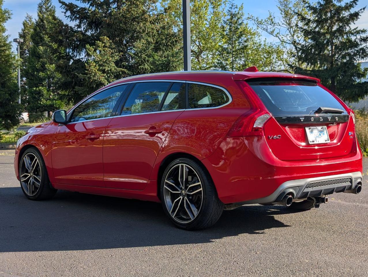 2015 Volvo V60 T6 AWD R-Design Platinum | 325hp, HK Premium Audio, Adaptive Cruise, Active Xenon & Heated Seats Portland OR