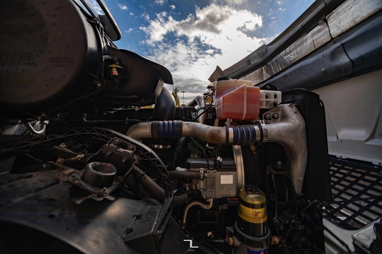 2015 Volvo VNL 730 Tractor Sleeper Red Deer AB