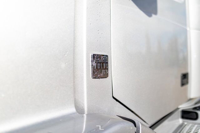 2015 Volvo VNL 730 Tractor Sleeper Red Deer AB