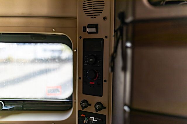 2015 Volvo VNL 730 Tractor Sleeper Red Deer AB