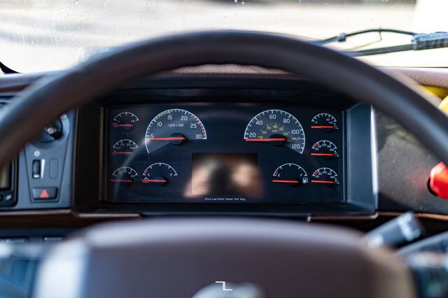 2015 Volvo VNL 730 Tractor Sleeper Red Deer AB