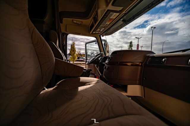 2015 Volvo VNL 730 Tractor Sleeper Red Deer AB