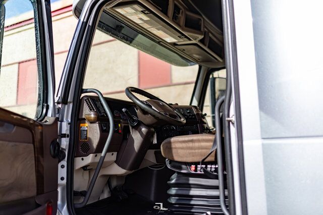 2015 Volvo VNL 730 Tractor Sleeper Red Deer AB