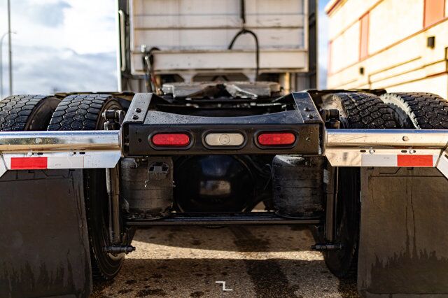 2015 Volvo VNL 730 Tractor Sleeper Red Deer AB