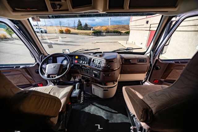 2015 Volvo VNL 730 Tractor Sleeper Red Deer AB