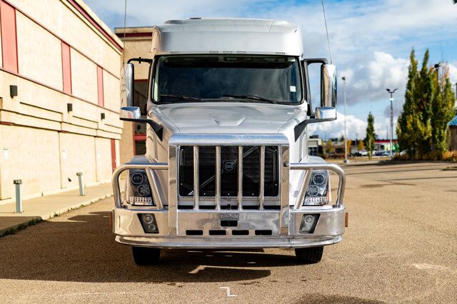 2015 Volvo VNL 730 Tractor Sleeper Red Deer AB