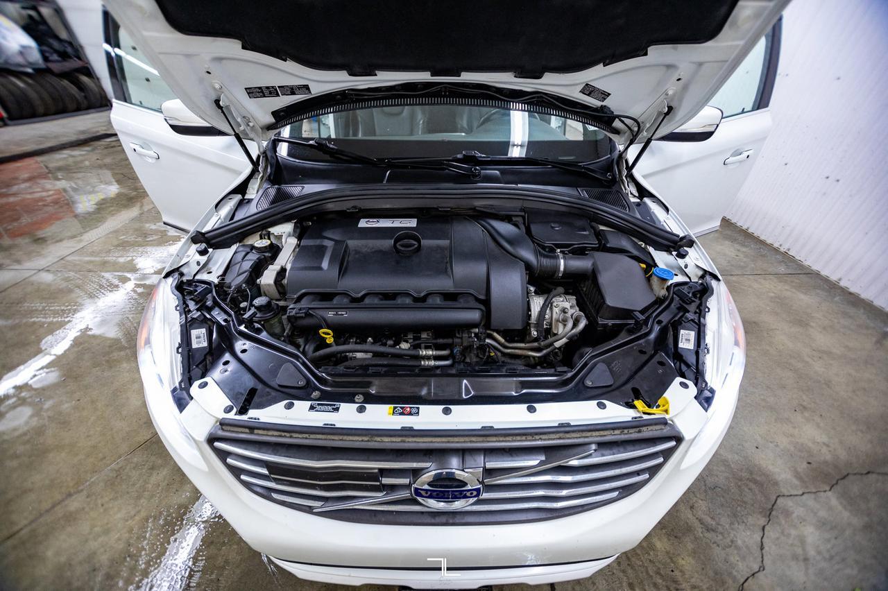 2015 Volvo XC60 AWD T6 Platinum Polestar Leather Roof Nav Red Deer AB