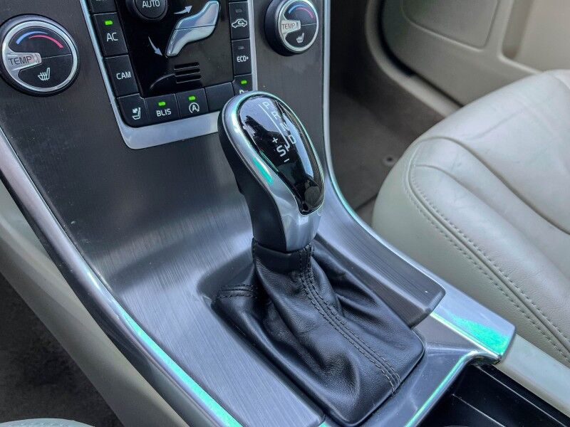 2015 Volvo XC60 T5 Drive-E Premier Plus Wilmington NC