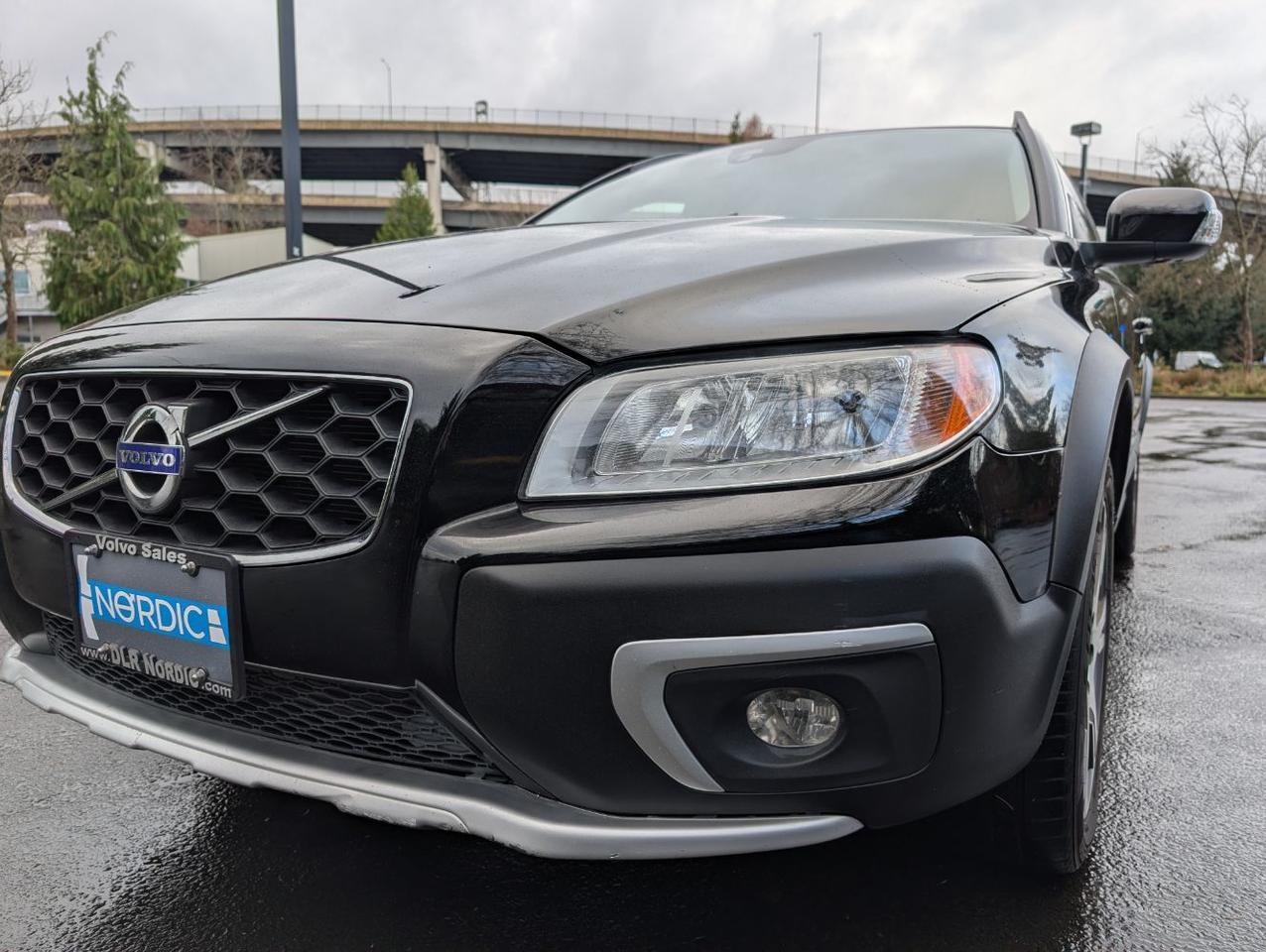 2015 Volvo XC70 T6 AWD Premier | 300hp, High Performance Audio, Moon Roof, Leather Heated Seats Portland OR