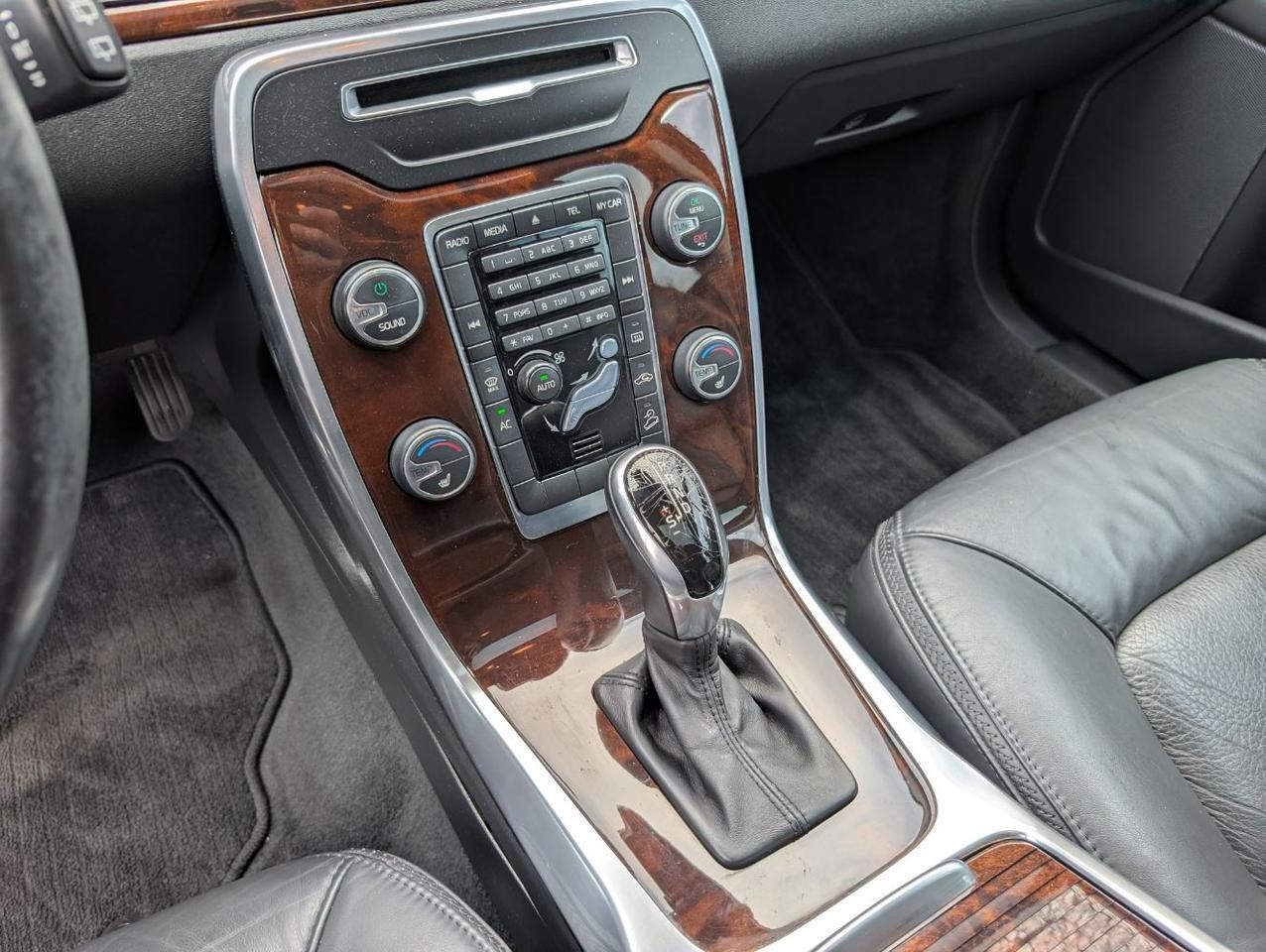 2015 Volvo XC70 T6 AWD Premier | 300hp, High Performance Audio, Moon Roof, Leather Heated Seats Portland OR