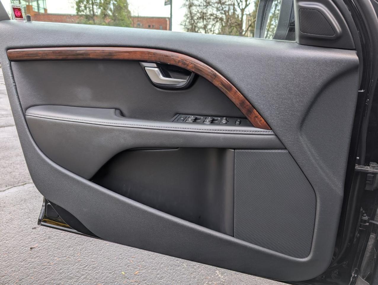 2015 Volvo XC70 T6 AWD Premier | 300hp, High Performance Audio, Moon Roof, Leather Heated Seats Portland OR