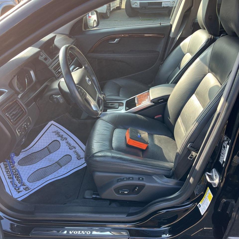 2015 Volvo XC70 T6 AWD Premier w/High Performance Audio, Moon Roof, Leather Heated Seats Portland OR