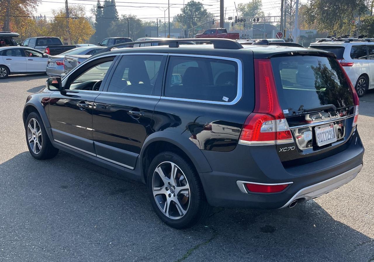 2015 Volvo XC70 T6 AWD Premier w/High Performance Audio, Moon Roof, Leather Heated Seats Portland OR
