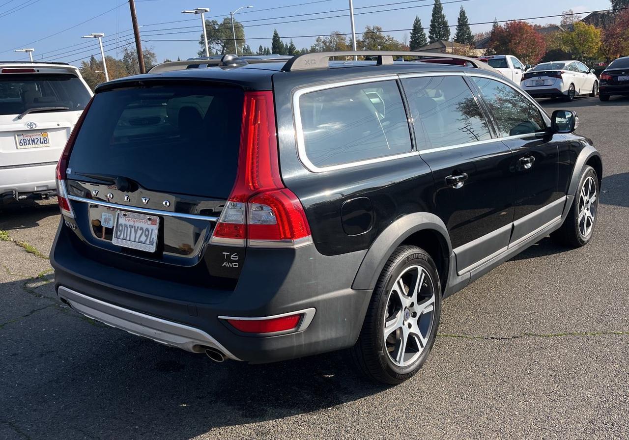 2015 Volvo XC70 T6 AWD Premier w/High Performance Audio, Moon Roof, Leather Heated Seats Portland OR