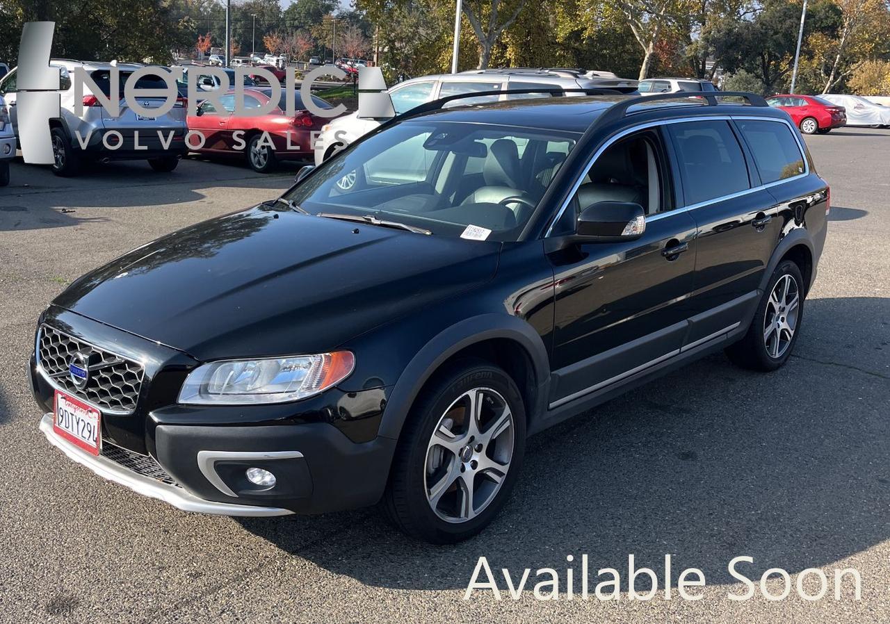 2015 Volvo XC70 T6 AWD Premier w/High Performance Audio, Moon Roof, Leather Heated Seats