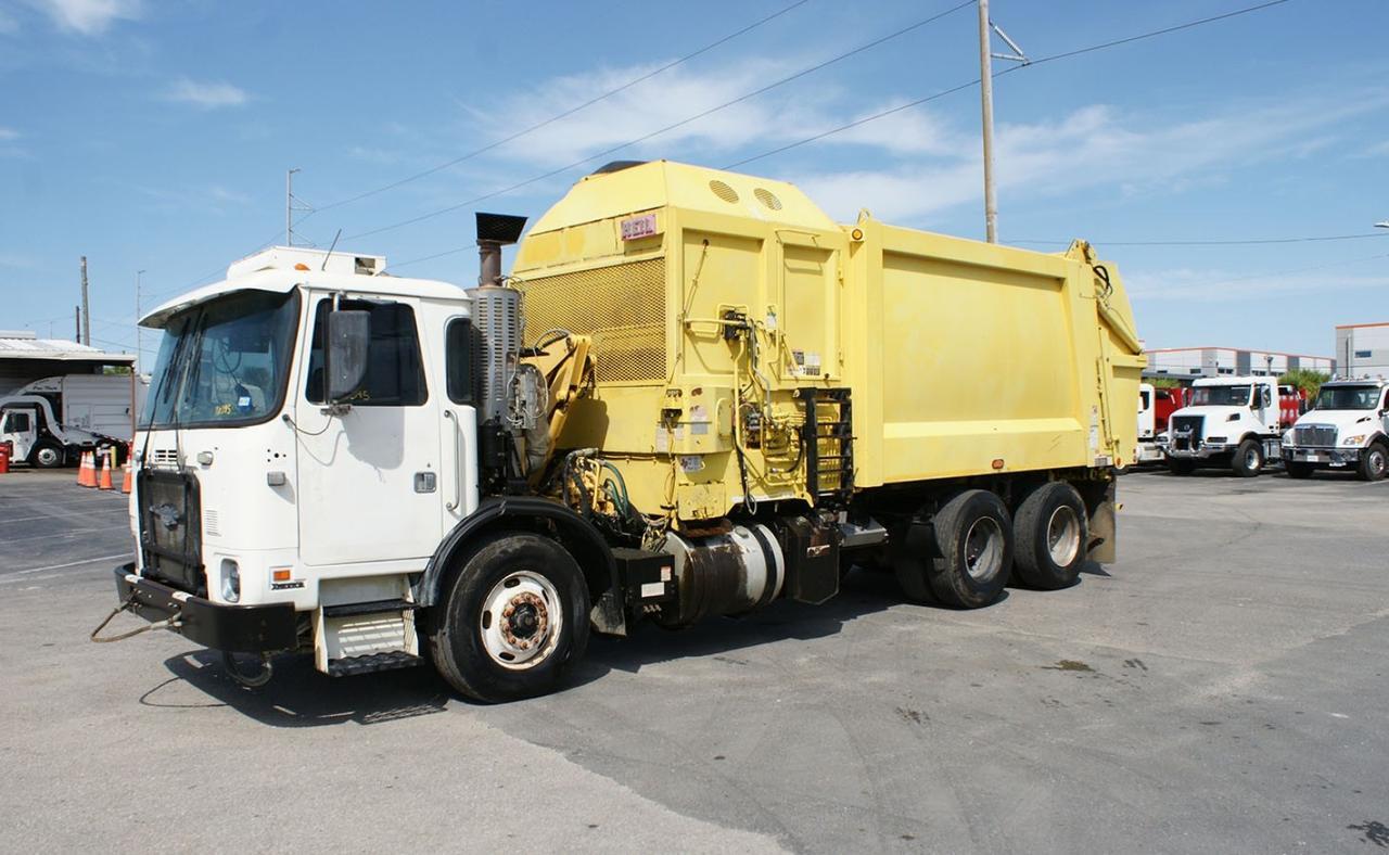 2016 Autocar ACX64 28-31 yard Heil Side Loader Garbage Truck Tampa FL