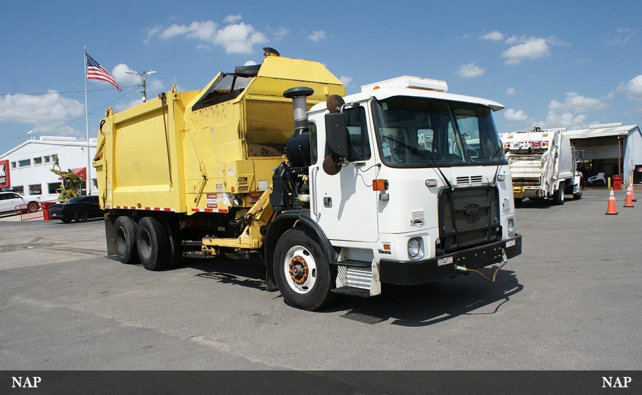 2016 Autocar ACX64 28-31 yard Heil Side Loader Garbage Truck