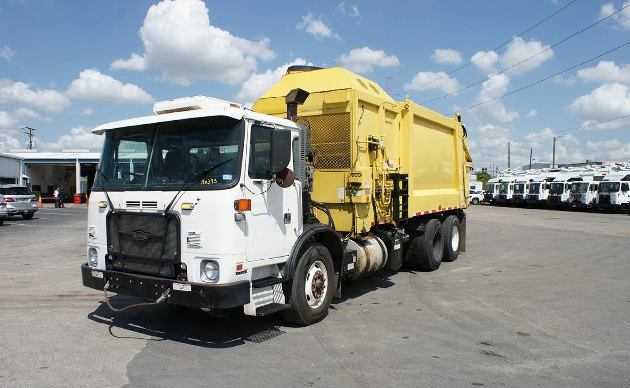 2016 Autocar ACX64 28 yard Heil Side Loader Garbage Truck Tampa FL