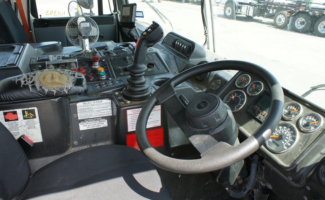 2016 Autocar ACX64 28 yard Heil Side Loader Garbage Truck Tampa FL