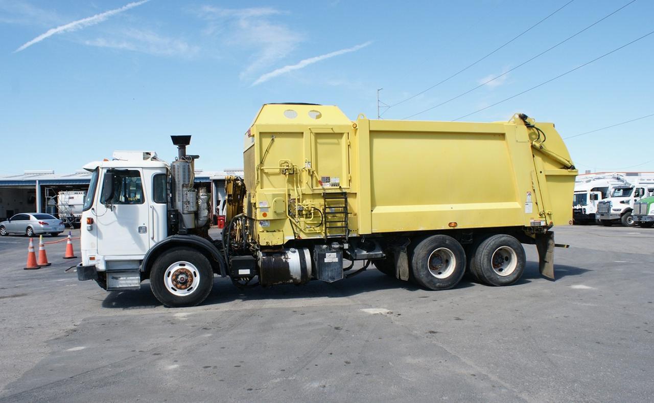 2016 Autocar ACX64 28 yard Heil Side Loader Garbage Truck Tampa FL
