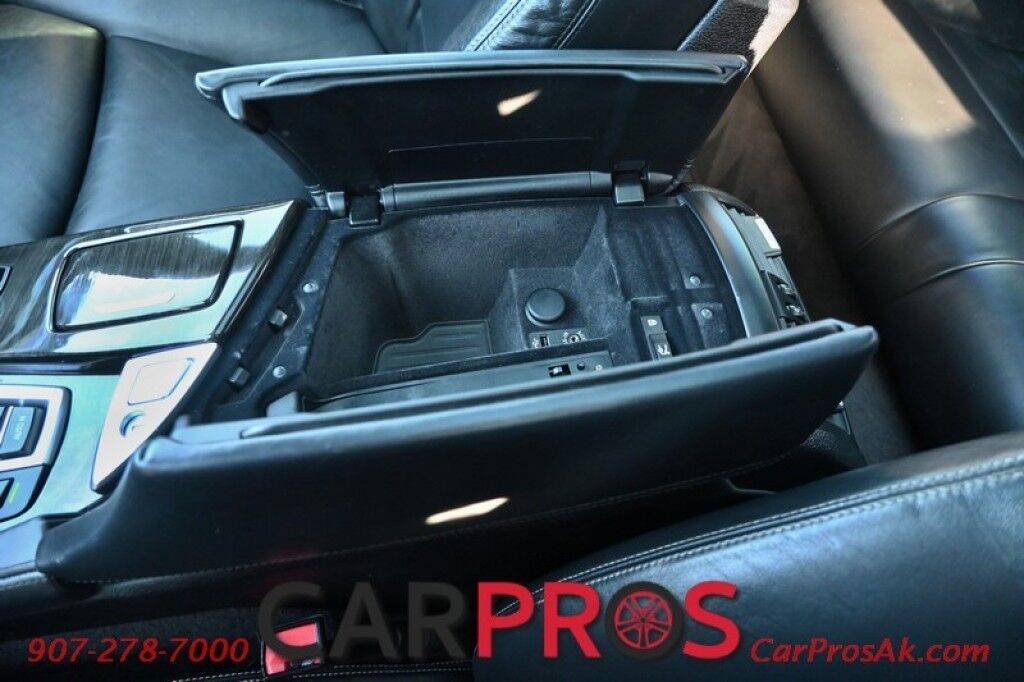 2016 BMW 550i xDrive AWD - M Sport - 4.4L V8 - Cold Weather & Sport Pkg - Front & Rear Heated Seats - Heated Steering Wheel - Navigation - Bluetooth - Harman/Kardon Speakers - Backup Camera - Sunroof - Soft Close Doors Anchorage AK