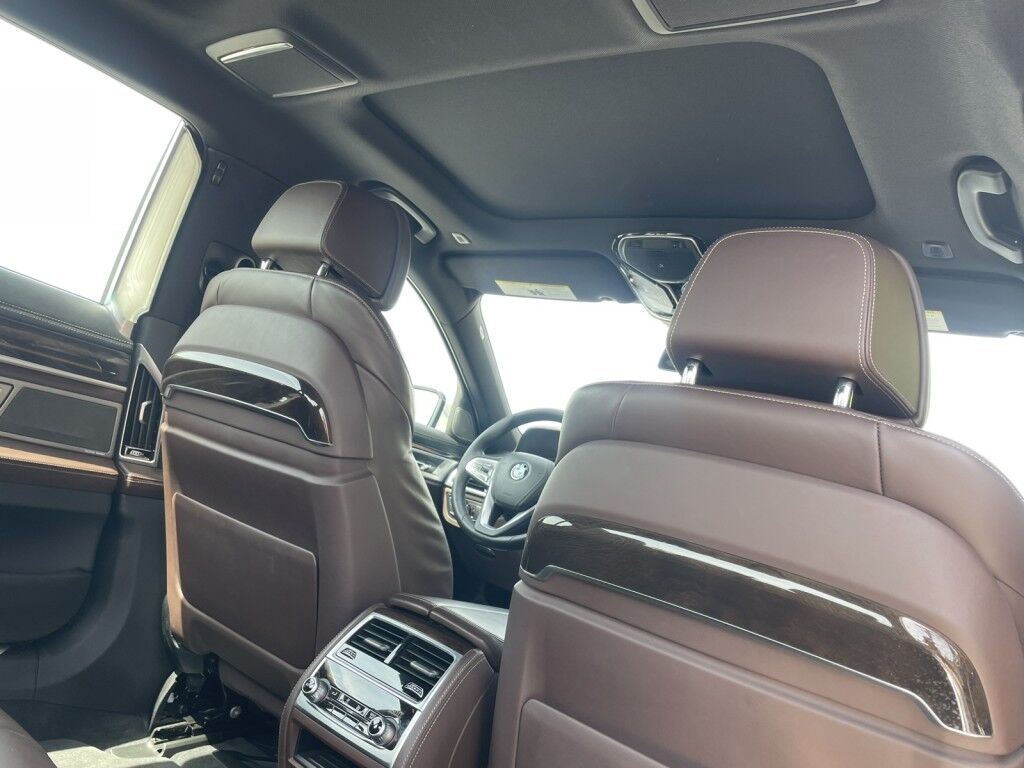 2016 BMW 7 Series 740i~BLUETOOTH~SUNROOF~PARKING SENSORS~PREMIUM SOUND SYSTEM~ONLINE FINANCE AND SHIPPING AVAILABLE!!!! Sarasota FL