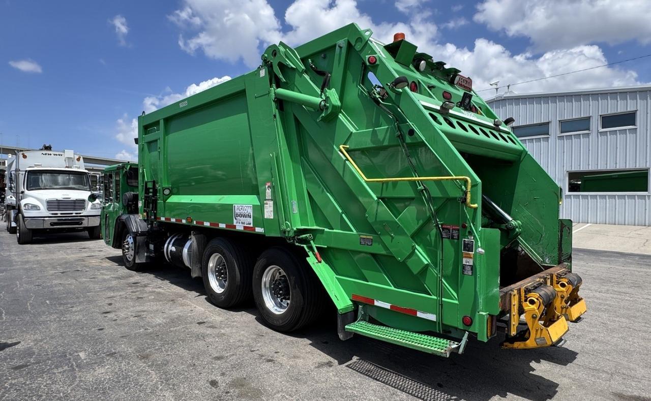 2016 CCC LET2 25 yard Heil Rear Loader Garbage Truck Tampa FL