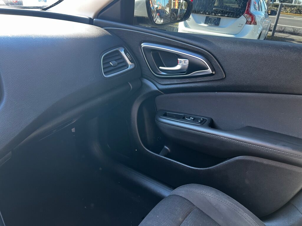 2016 CHRYSLER 200 LIMITED Des Moines WA