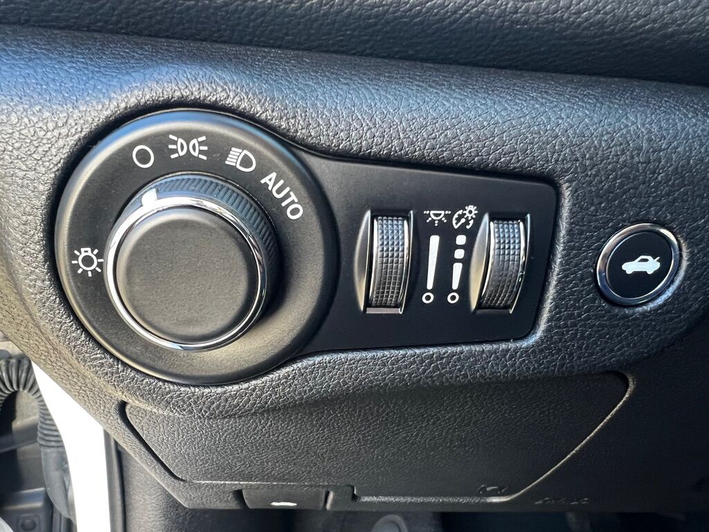 2016 CHRYSLER 200 LIMITED Des Moines WA