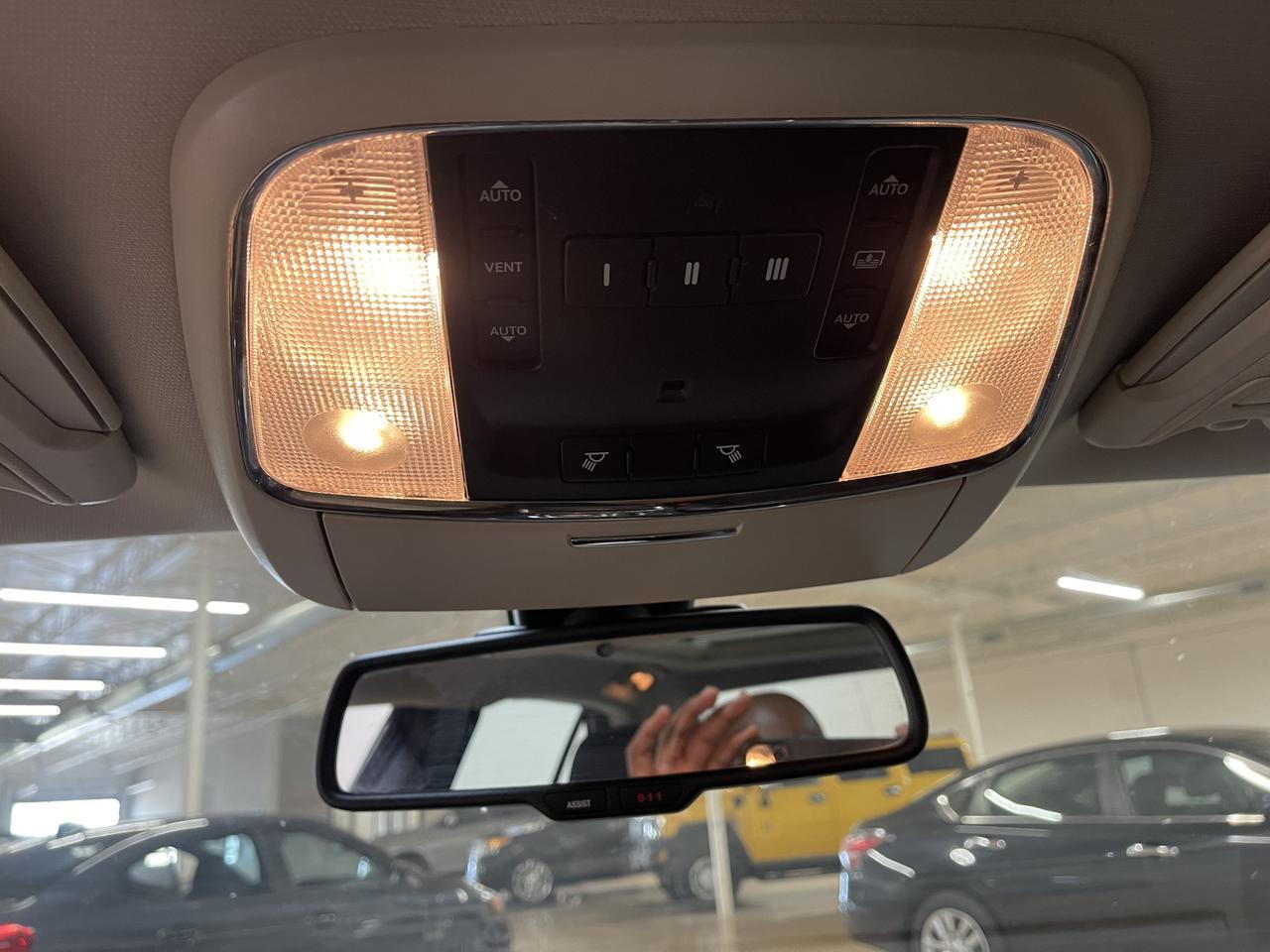 2016 Chrysler 300 photo 14