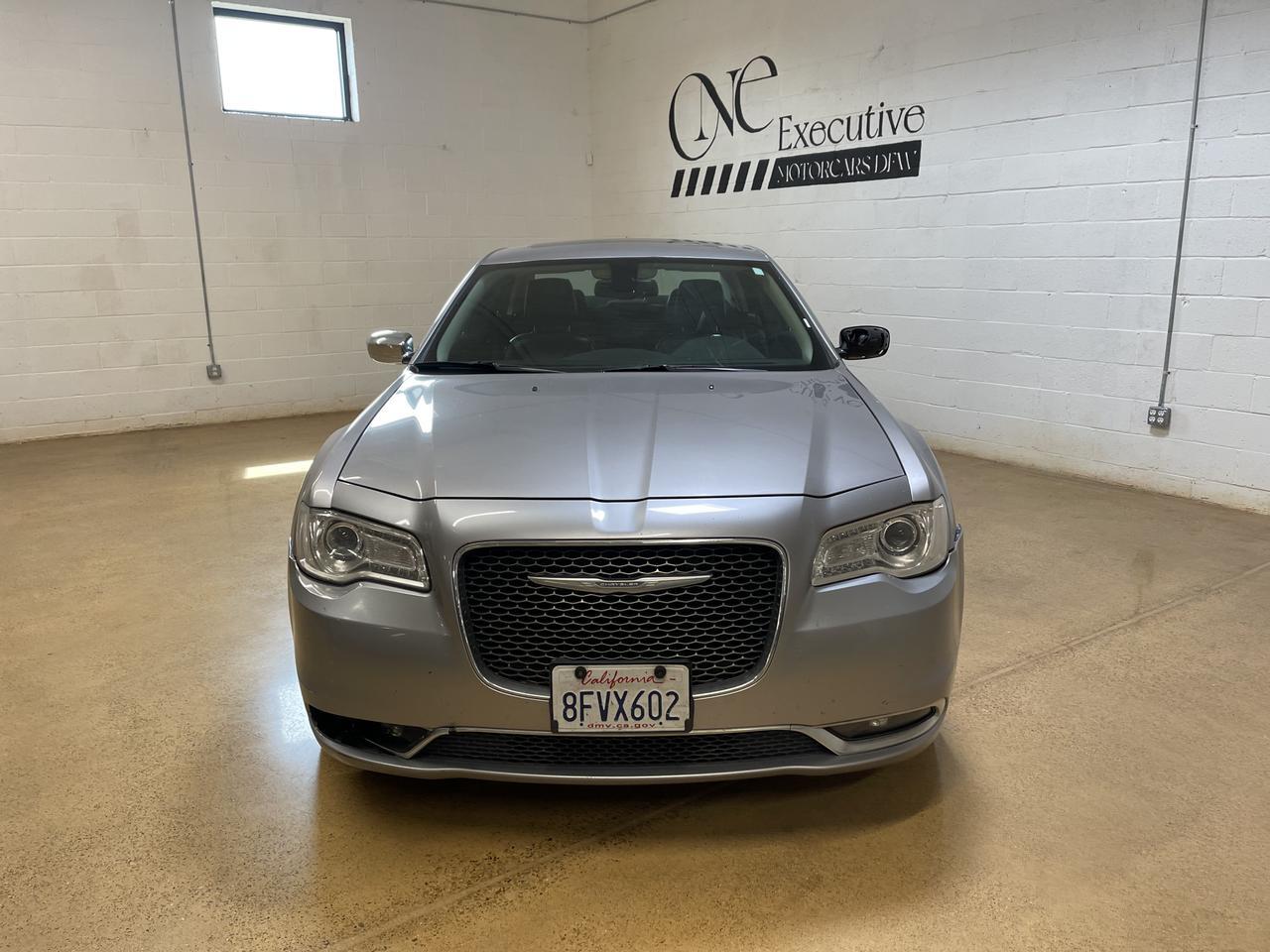 2016 Chrysler 300 photo 2