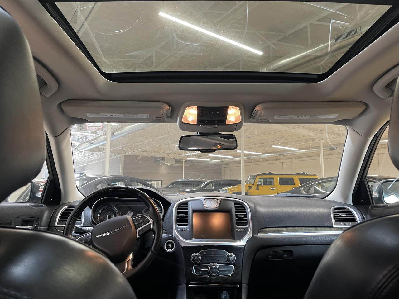 2016 Chrysler 300 photo 10
