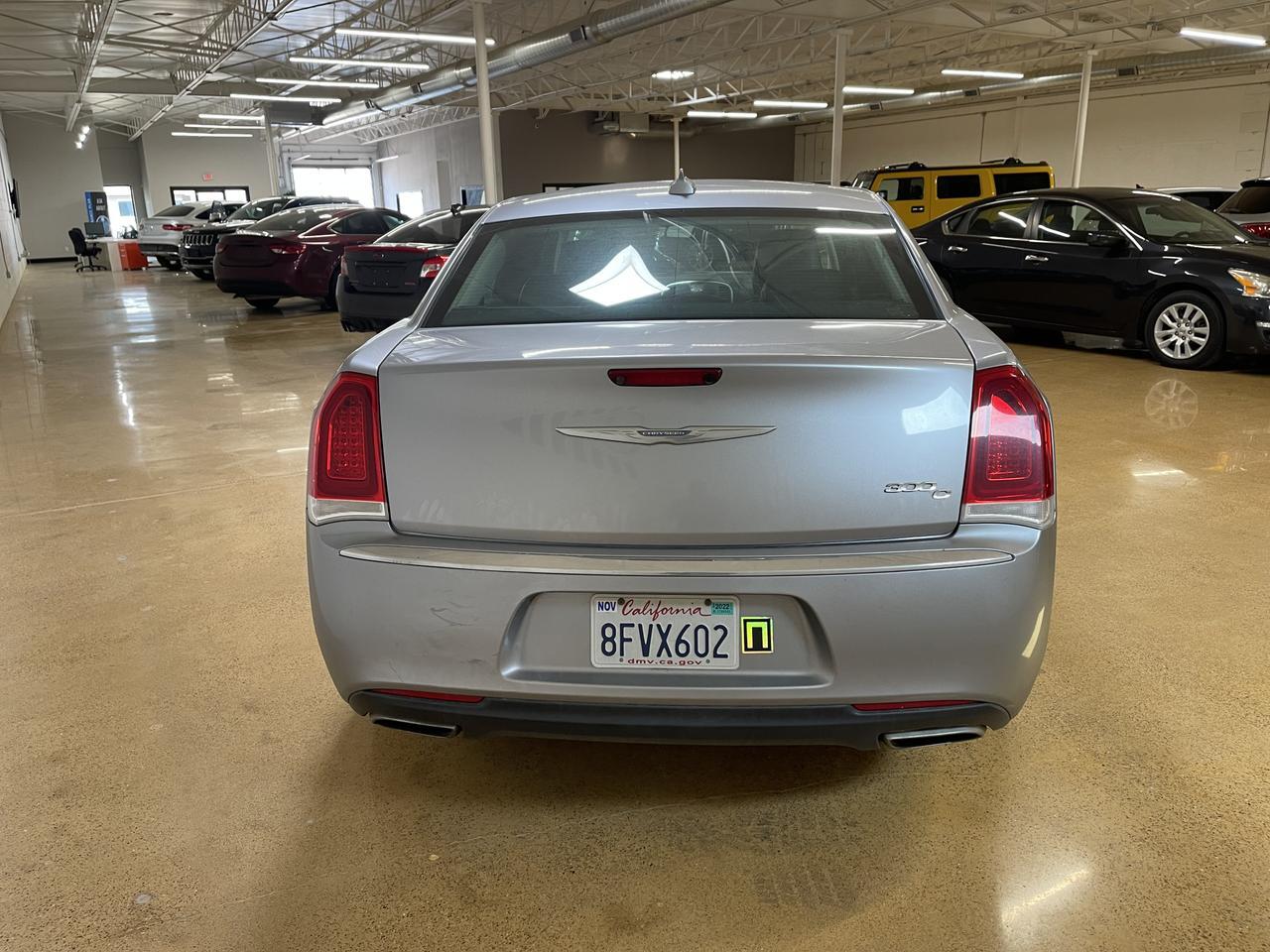 2016 Chrysler 300 photo 4
