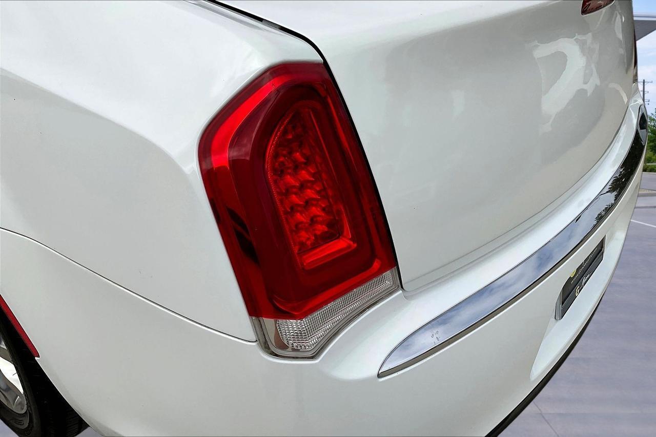 2016 CHRYSLER 300C Houston TX