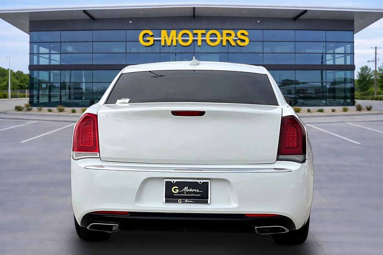 2016 CHRYSLER 300C Houston TX