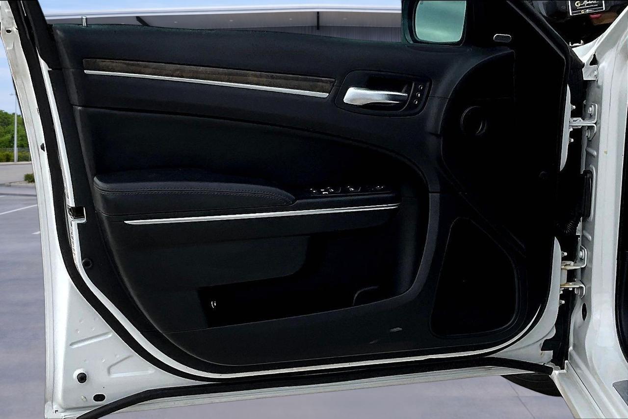 2016 CHRYSLER 300C Houston TX