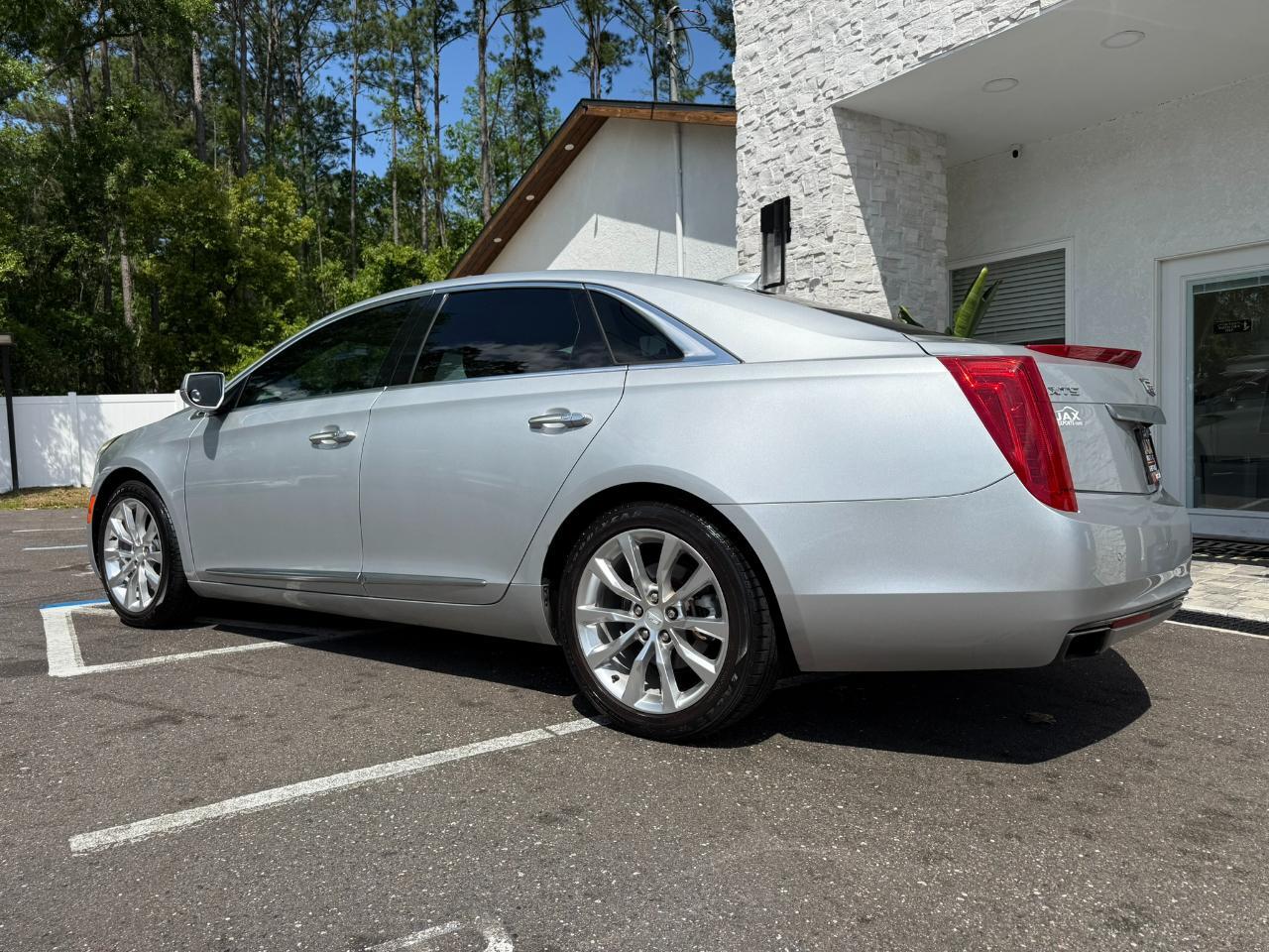 2016 Cadillac XTS 4dr Sdn Luxury Collection FWD