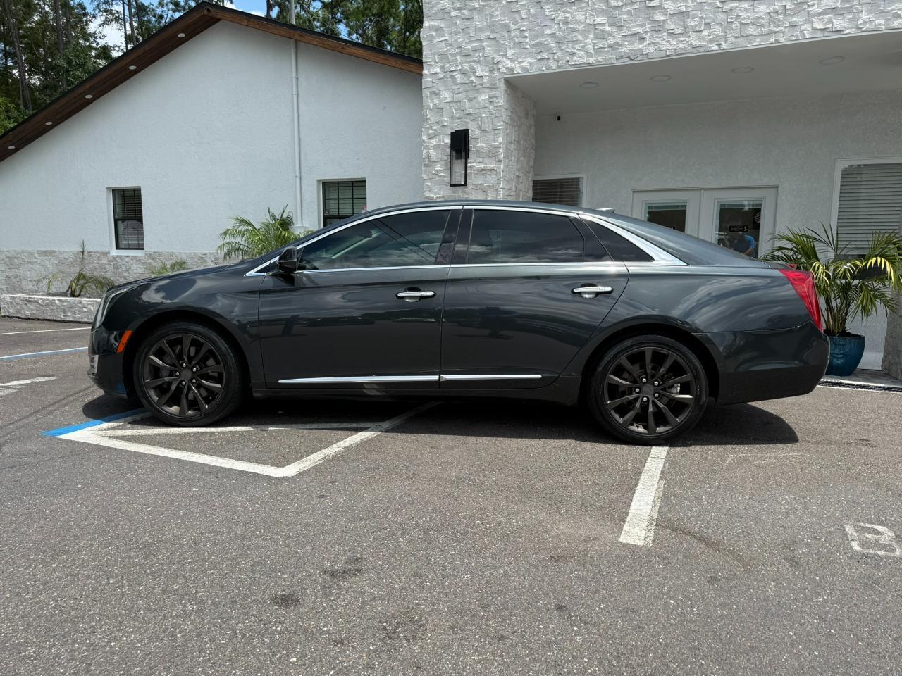 2016 Cadillac XTS 4dr Sdn Luxury Collection FWD