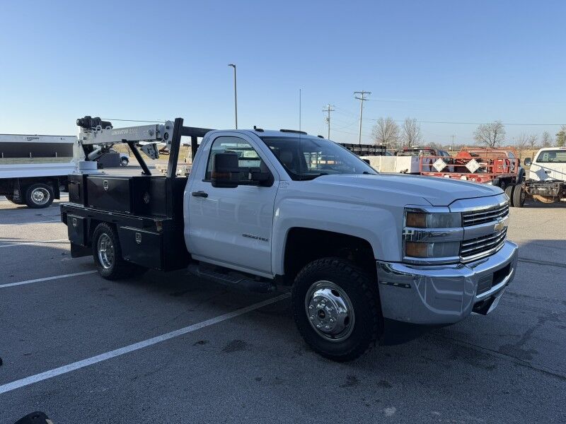 2016 Chevrolet 3500HD 4x4 Flatbed w/ Crane Work Truck Collinsville OK