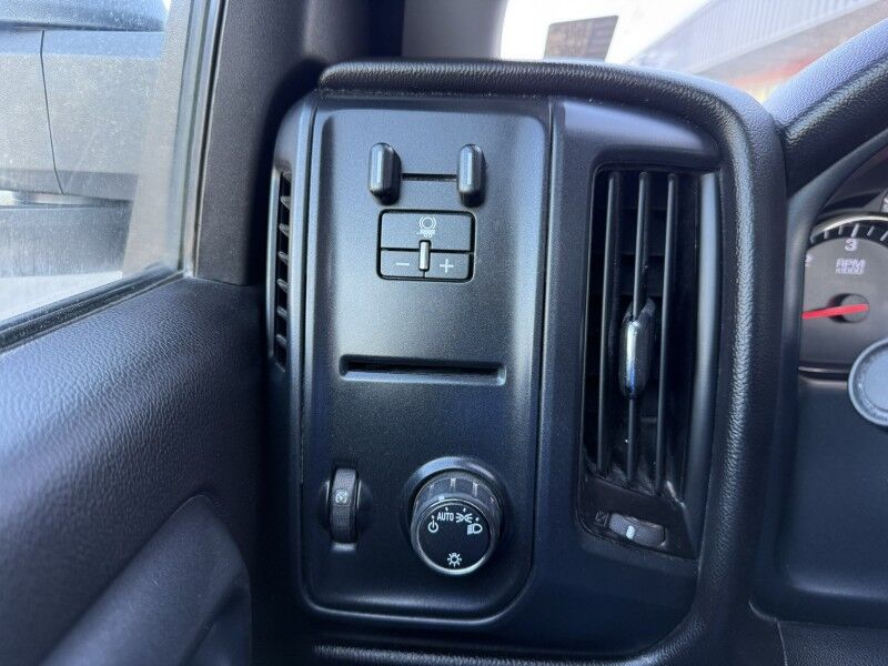 2016 Chevrolet 3500HD 4x4 Flatbed w/ Crane Work Truck Collinsville OK