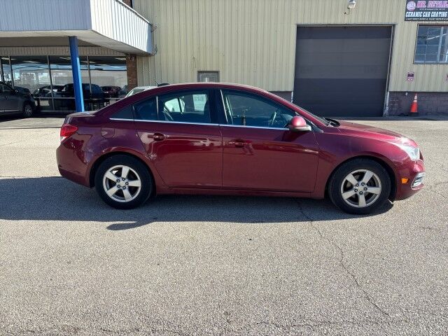 2016 Chevrolet Cruze LT photo 2