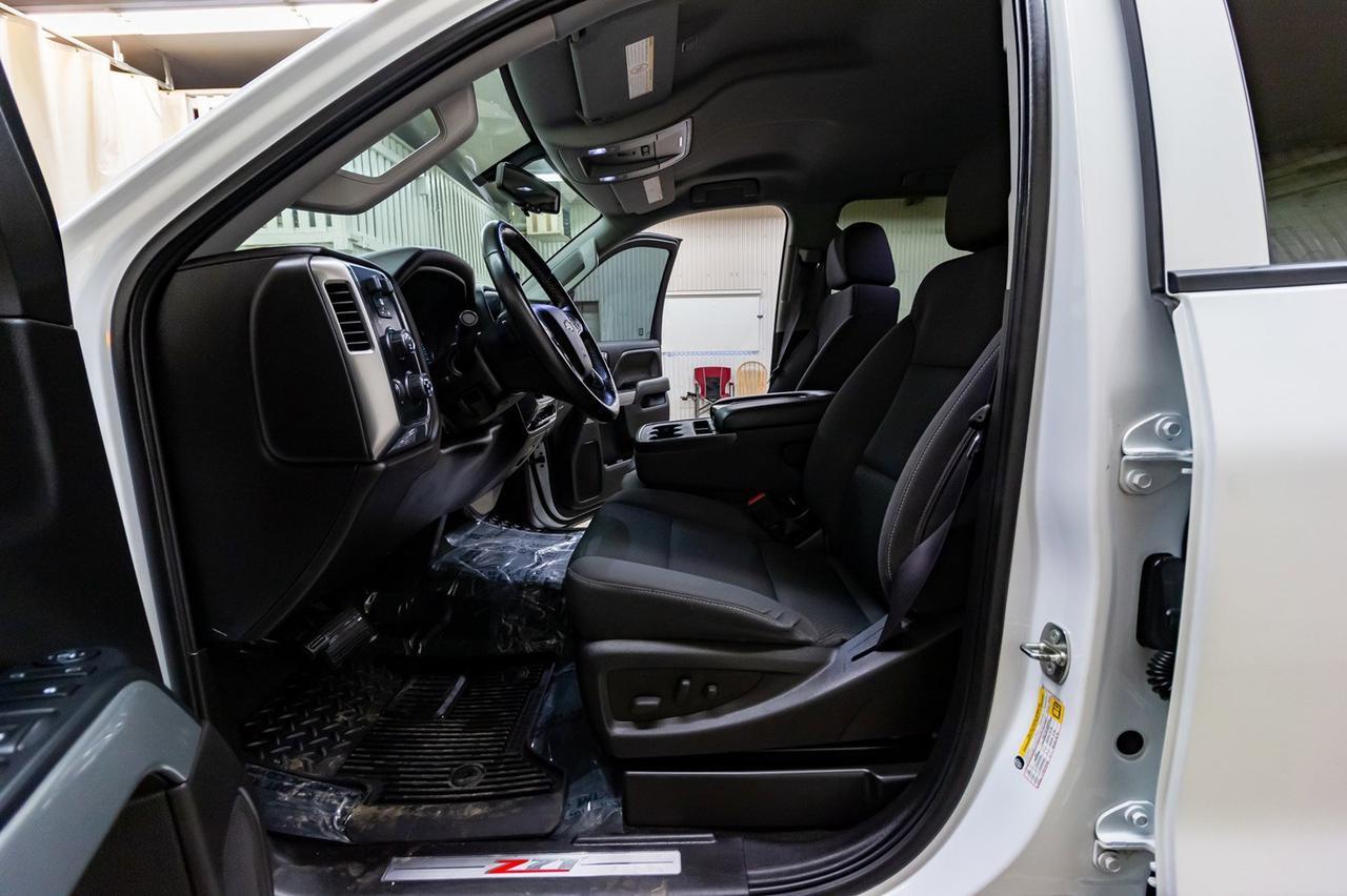 2016 Chevrolet Silverado 2500HD 4x4 Crew Cab LT Z71 Nav BCam Red Deer AB