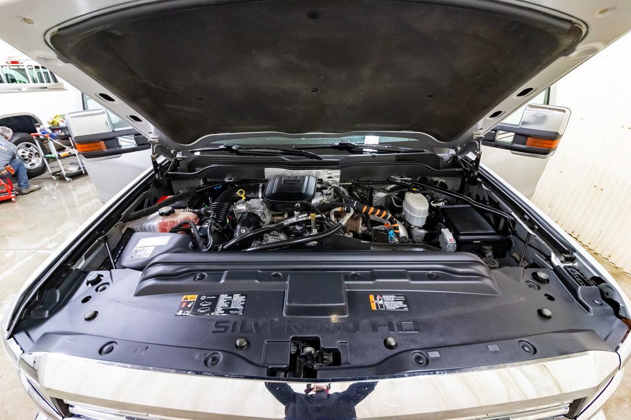 2016 Chevrolet Silverado 2500HD 4x4 Crew Cab LTZ Diesel Leather Roof Nav Red Deer AB