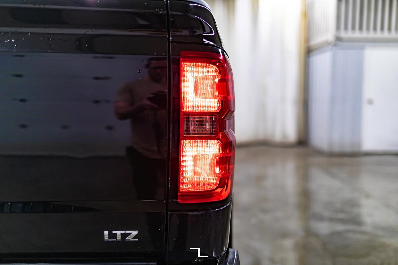 2016 Chevrolet Silverado 2500HD 4x4 Crew Cab LTZ Z71 Diesel Leather Roof Nav Red Deer AB