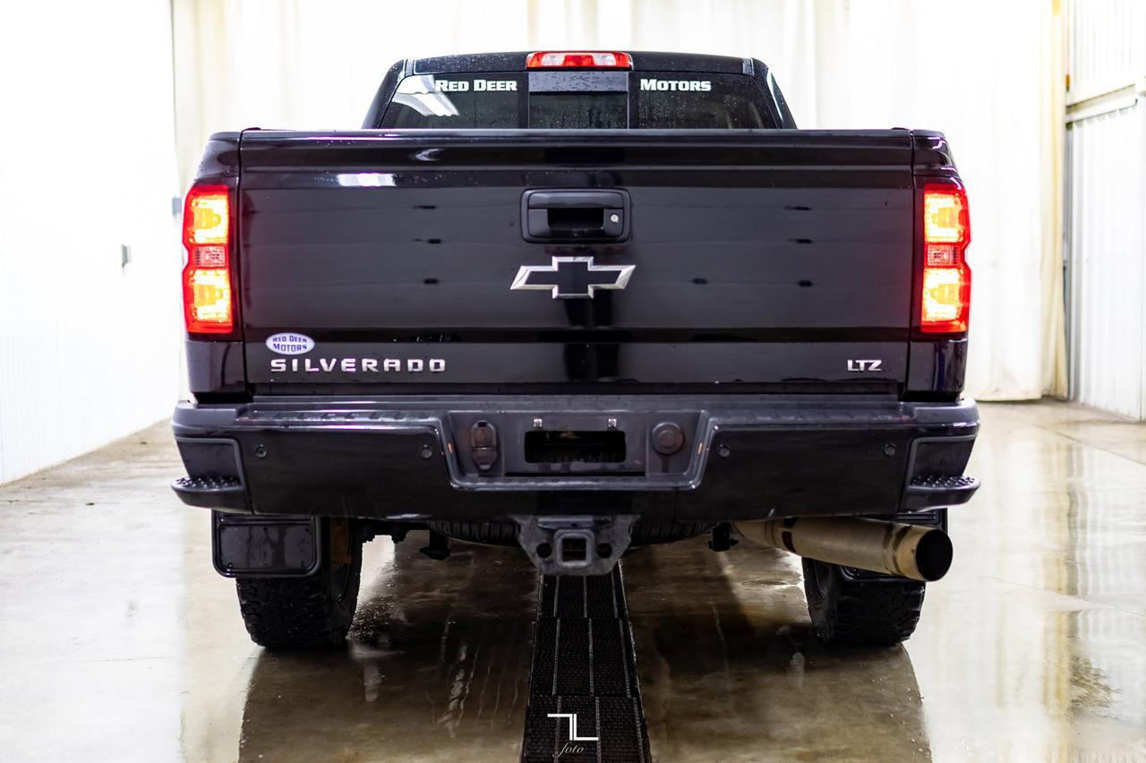 2016 Chevrolet Silverado 2500HD 4x4 Crew Cab LTZ Z71 Diesel Leather Roof Nav Red Deer AB