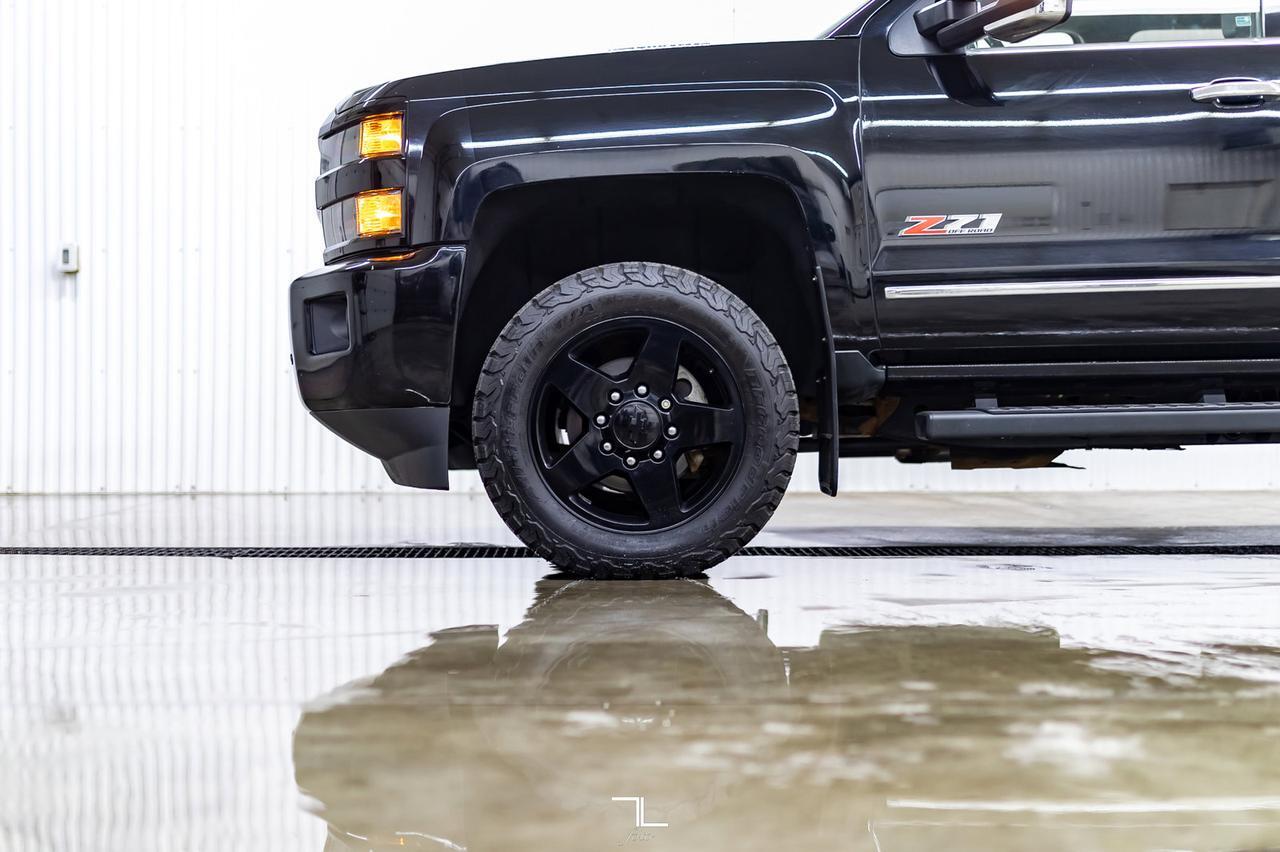 2016 Chevrolet Silverado 2500HD 4x4 Crew Cab LTZ Z71 Diesel Leather Roof Nav Red Deer AB