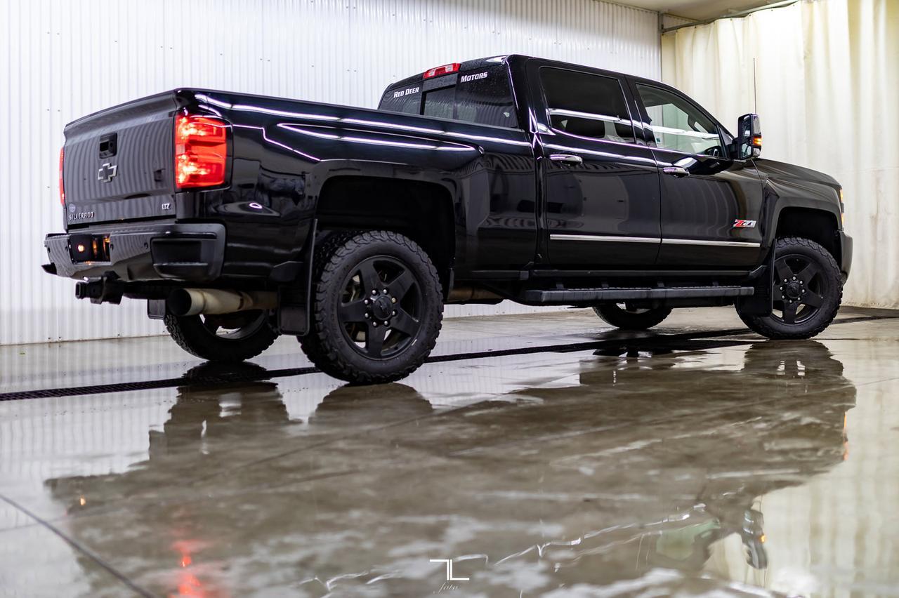 2016 Chevrolet Silverado 2500HD 4x4 Crew Cab LTZ Z71 Diesel Leather Roof Nav Red Deer AB